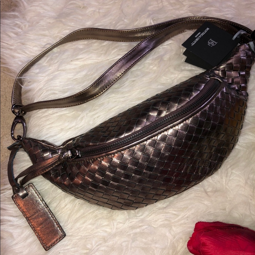 🌺HP🌺RaRE Gorgeous NWT belt bag🌺